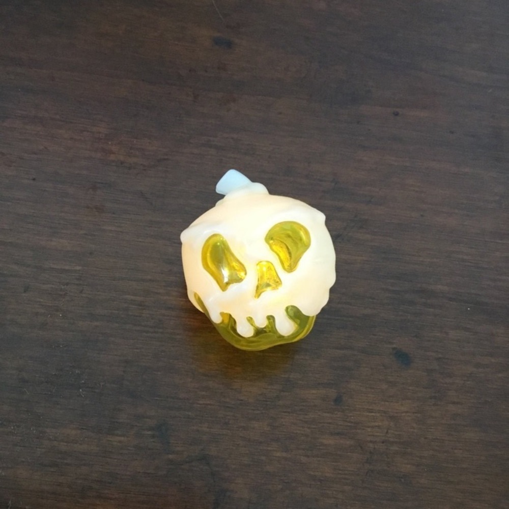 NEW! - GOLD Poison Apple Glow Light-Up Cube - Disney Carthay Circle.